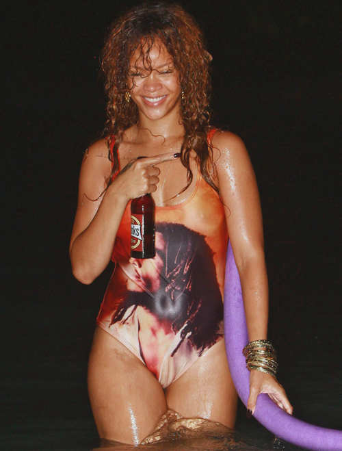 Rihannas Nude Pics 105